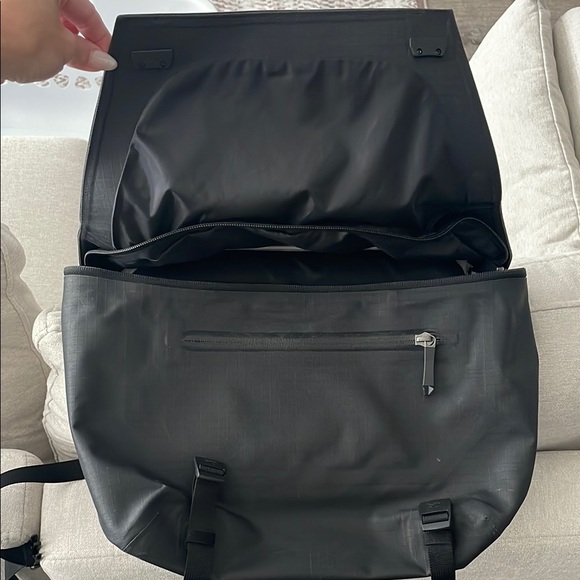 Arc'teryx Granville 10 Courier Bag - Picture 2 of 4